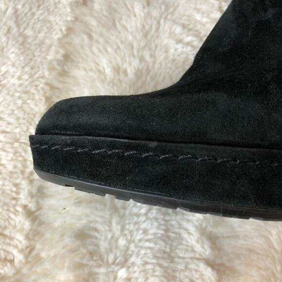 Stuart Weiztman black suede pull on booties size 7M - Picture 3 of 13